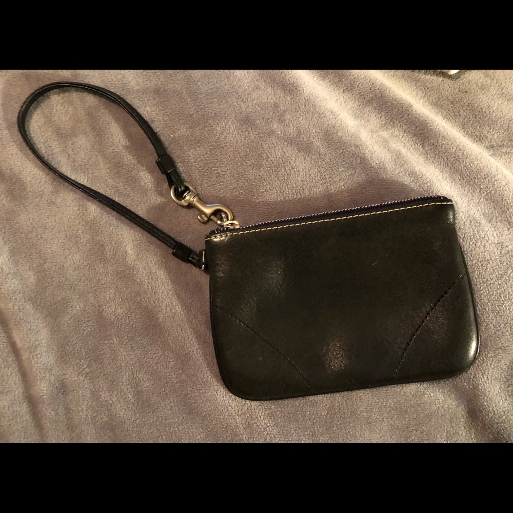 🌹Plain classic black leather wristlet from Coach